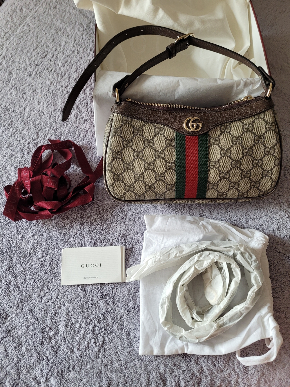 Gucci GG Supreme Canvas Shoulder Bag in Beige with Web Stripe - Picture 2 of 11